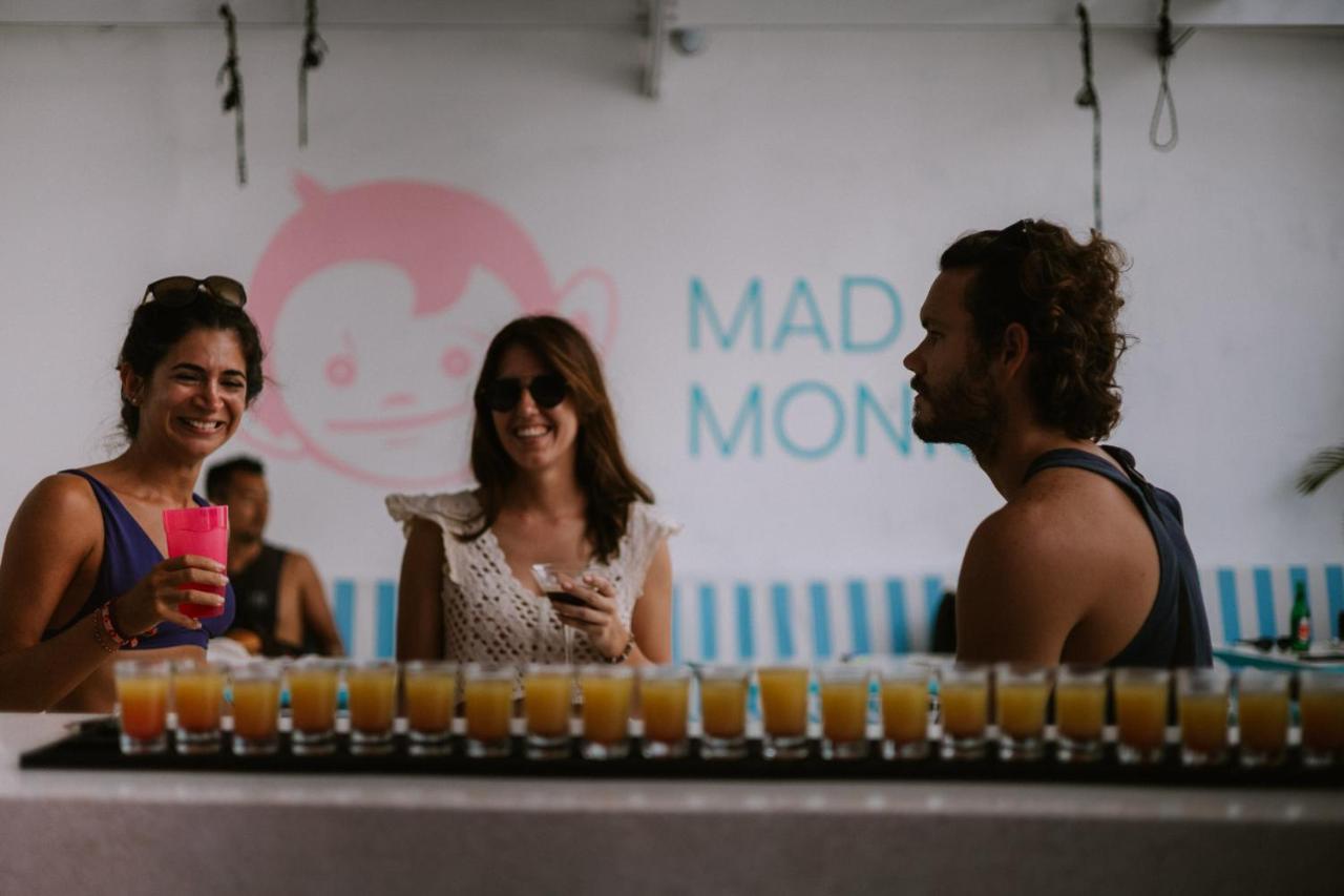 Mad Monkey Kuta Lombok Hostel Ngoại thất bức ảnh