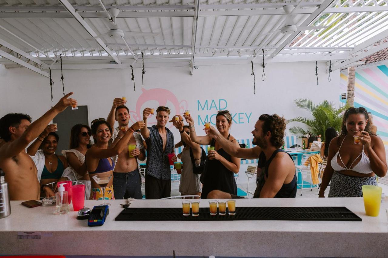 Mad Monkey Kuta Lombok Hostel Ngoại thất bức ảnh