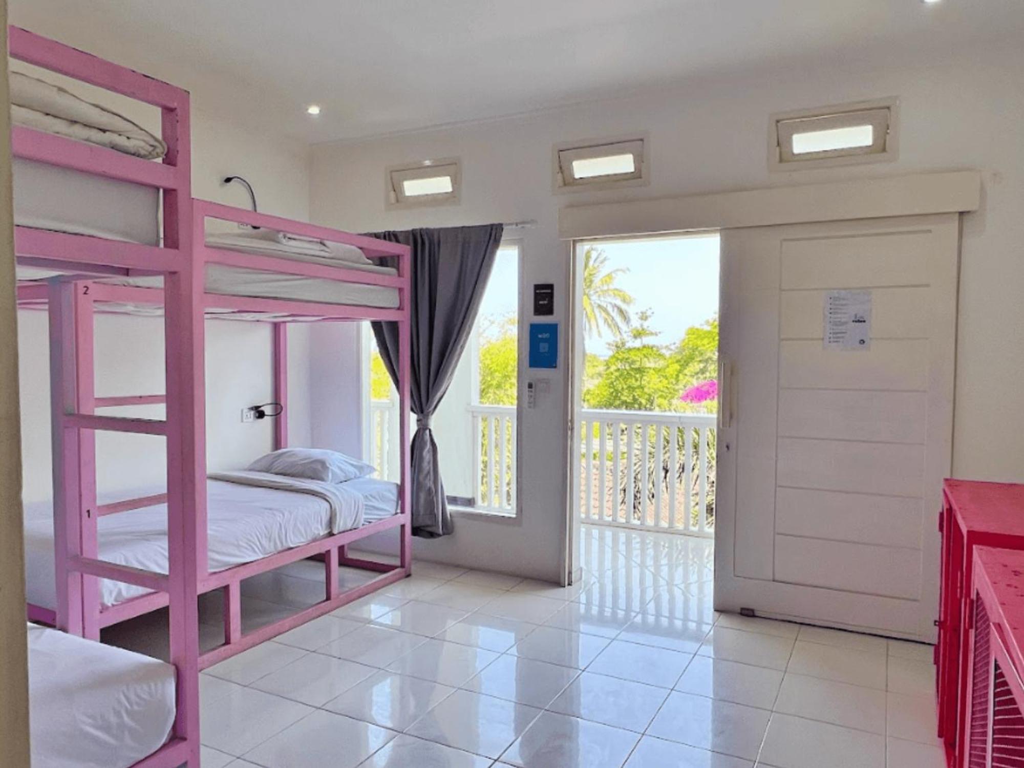 Mad Monkey Kuta Lombok Hostel Ngoại thất bức ảnh