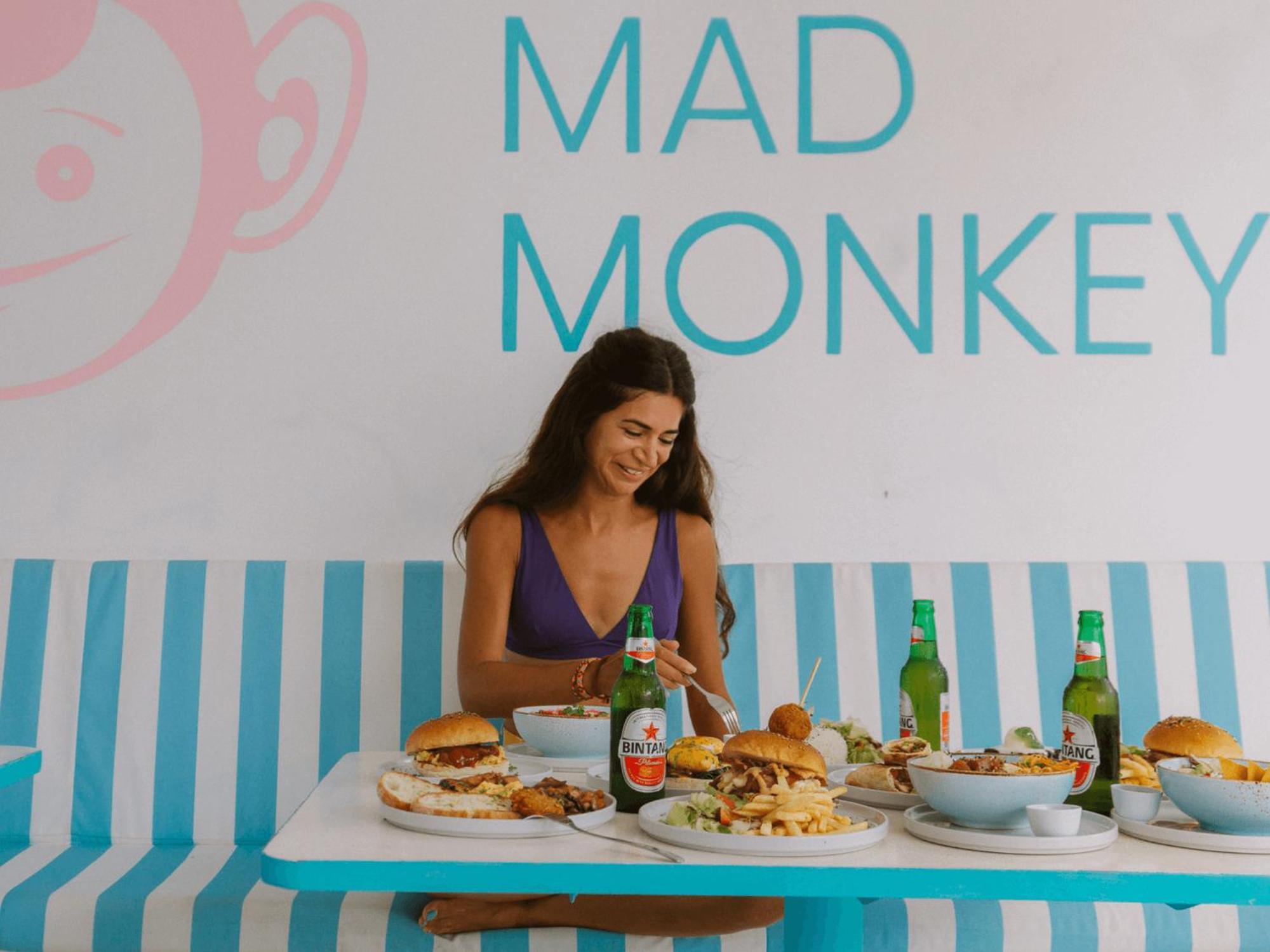 Mad Monkey Kuta Lombok Hostel Ngoại thất bức ảnh