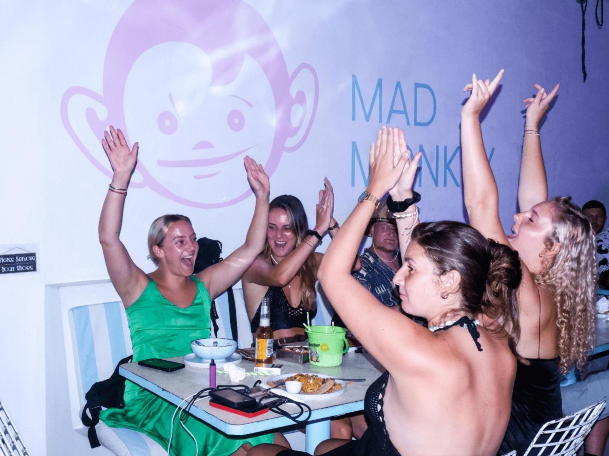 Mad Monkey Kuta Lombok Hostel Ngoại thất bức ảnh