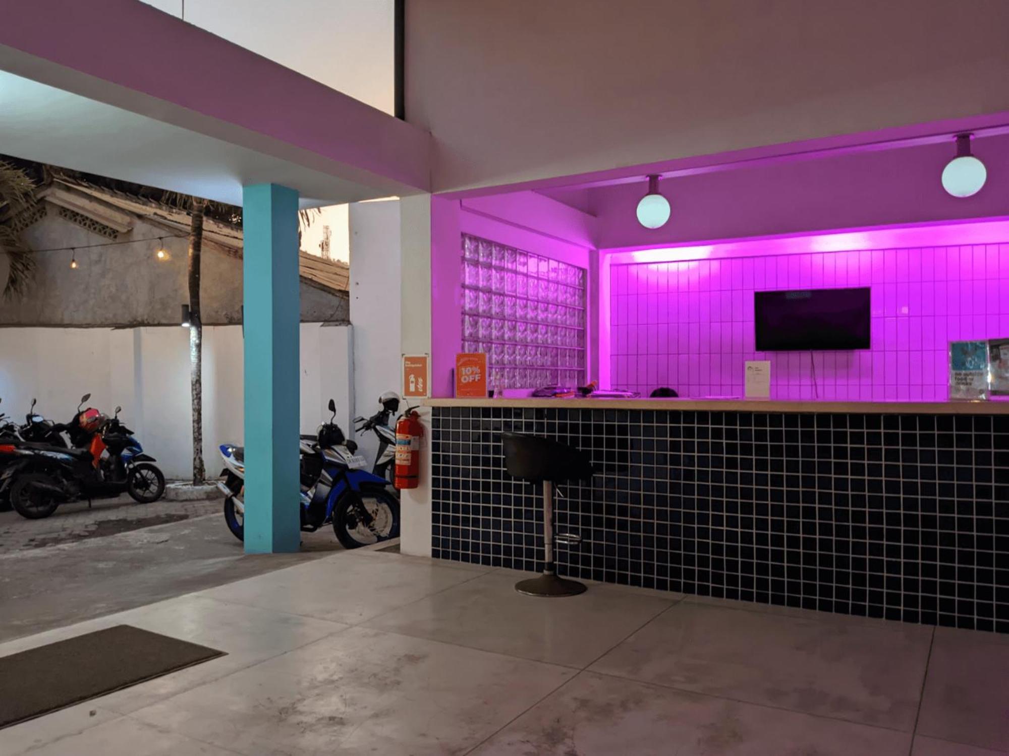 Mad Monkey Kuta Lombok Hostel Ngoại thất bức ảnh